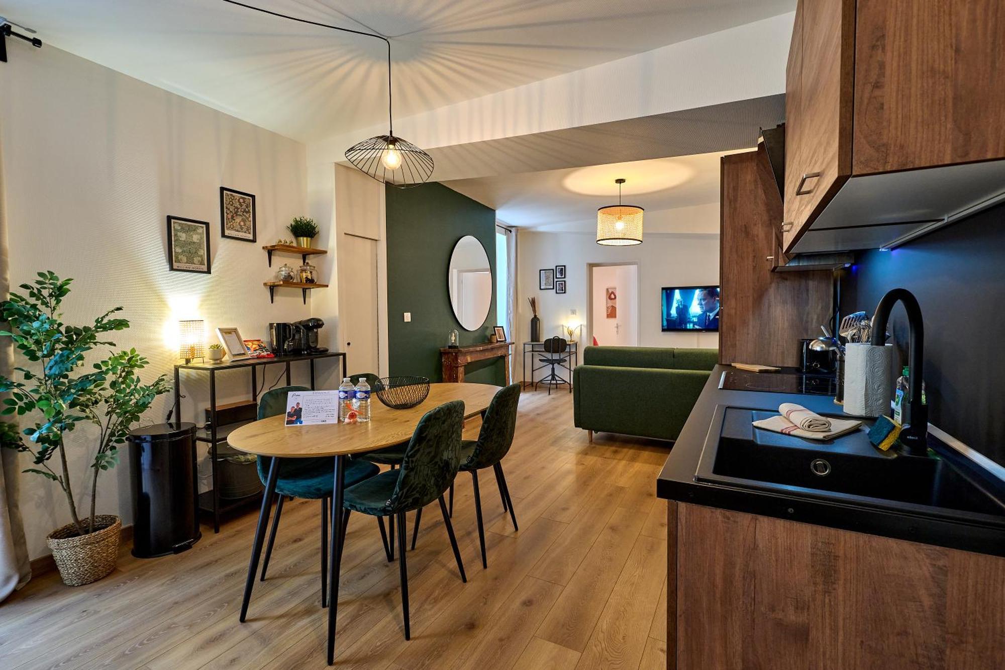 Le Oliva Chez Les M By Primo Conciergerie Apartment Невер Екстериор снимка