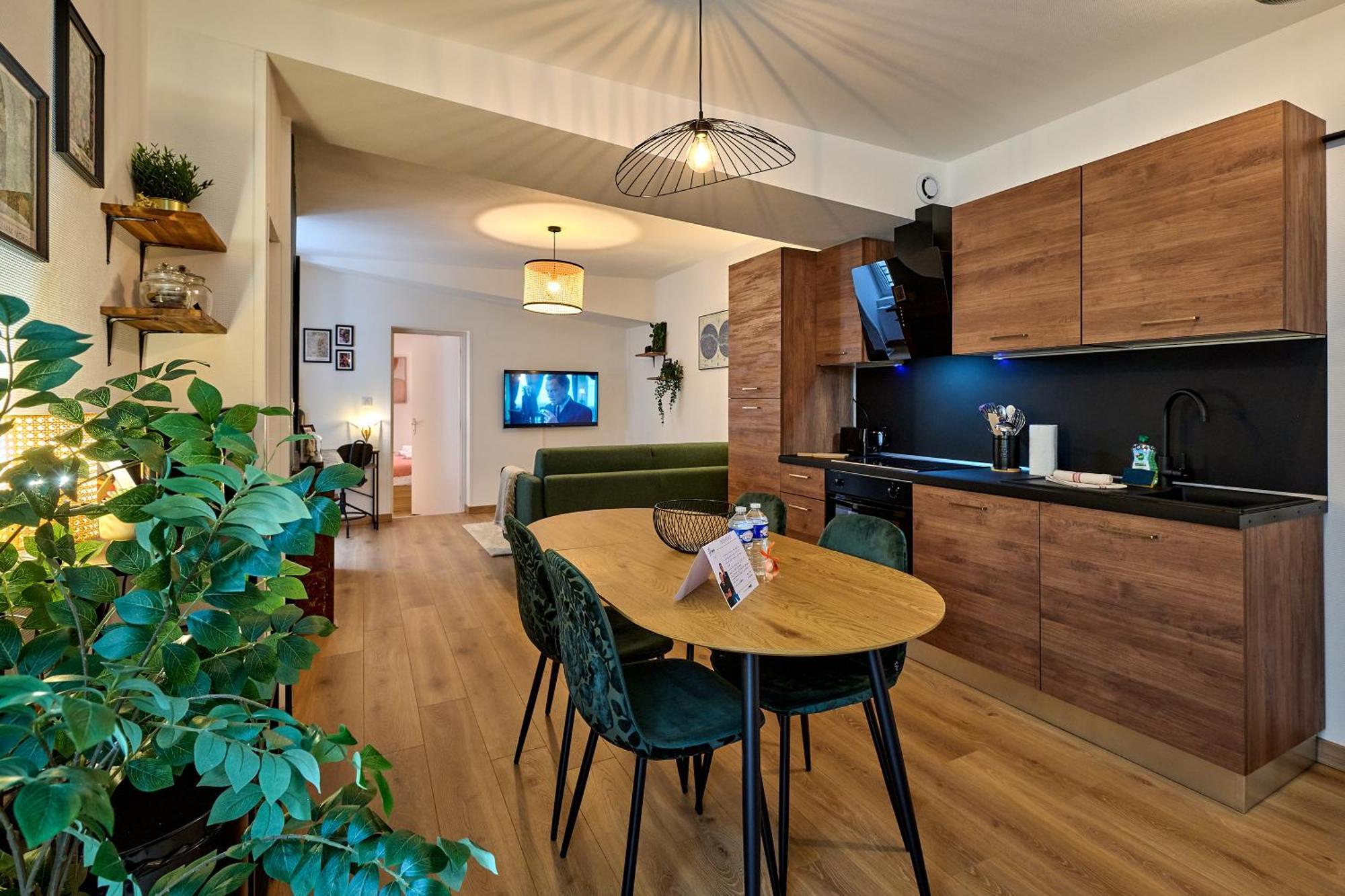 Le Oliva Chez Les M By Primo Conciergerie Apartment Невер Екстериор снимка